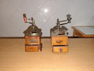 Pack de 2 Molinillos de Café Antiguos