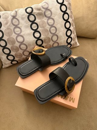Sandalias Negras con Hebilla