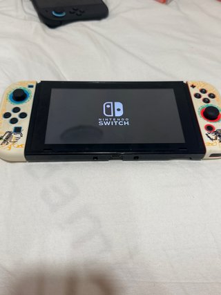 Nintendo Switch con funda, juego y accesorios