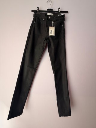 Pantalón vaquero negro