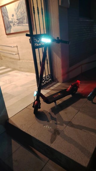 Patinete Eléctrico Red Bull Racing edición limitad