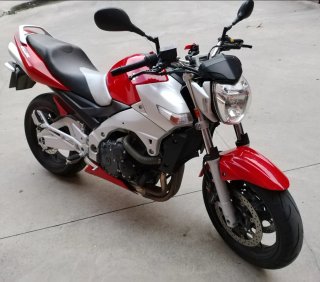 Suzuki GSR 600 Naked