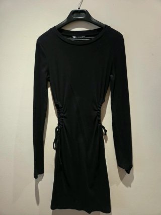 Vestido negro Zara