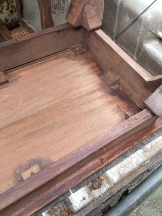 Mesa maciza de castaño medidas 55 ancho largo 99