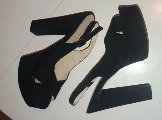 Sandalias Negras con Tacón y Plataforma