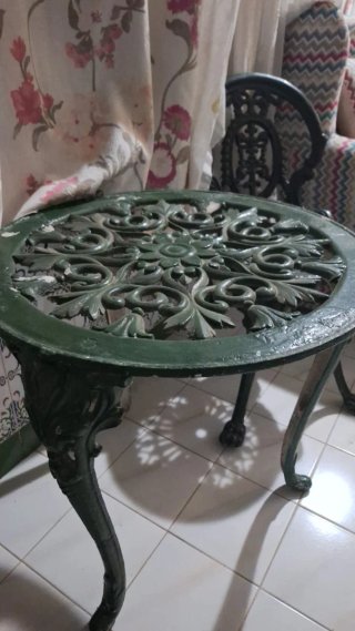 Set de Mesa y 4 Sillas de Jardín de Hierro