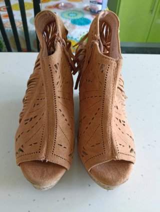 Sandalias con Flecos y Plataforma