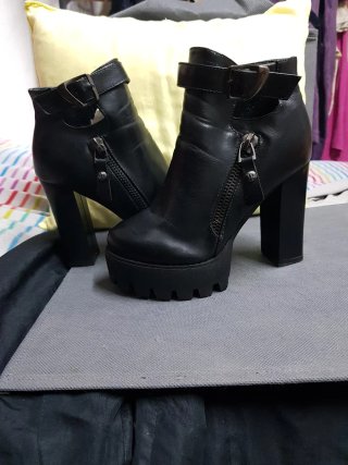 Botines Negros con Plataforma