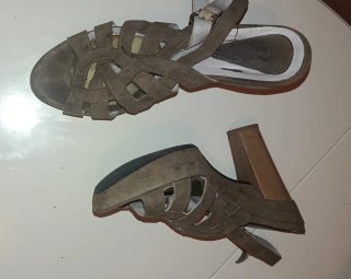 Sandalias de tacón grises