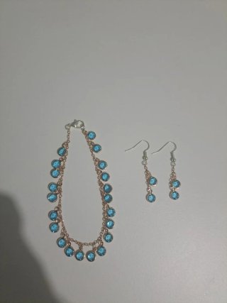 Conjunto Artesanal de Pulsera y Pendientes