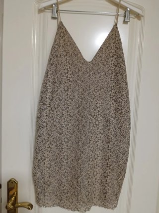 Vestido corto calado de tirantes