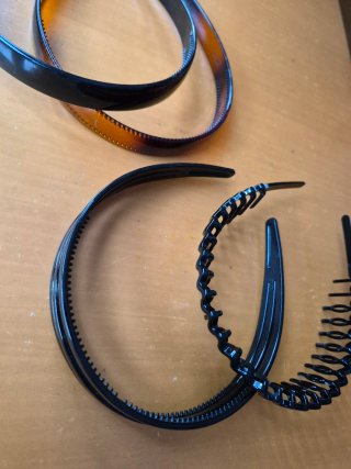 Set de 4 diademas semirrígidas.