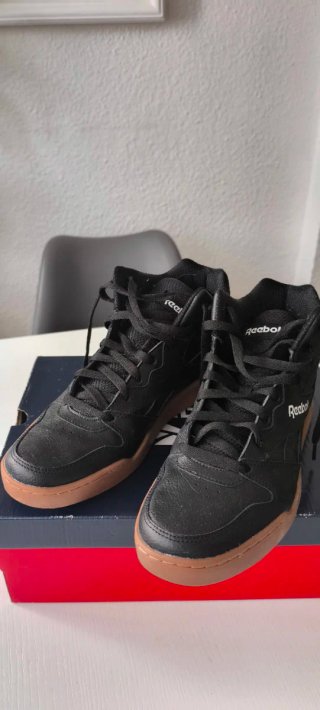 Zapatillas Reebok Negras Suela Caramelo