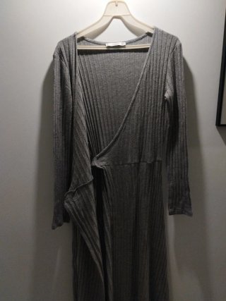 Vestido de punto gris Mango