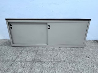 MUEBLE BAJO METÁLICO CON TAPA DE MADERA Y 2 PUERTA