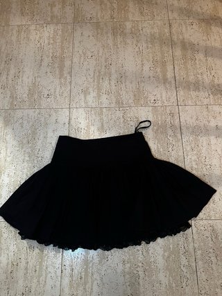 Falda Negra con Volantes