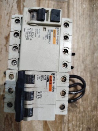 Térmico y Diferencial Trifásico Merlin Gerin