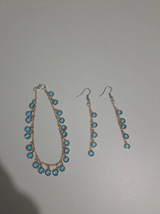 Conjunto Artesanal de Pulsera y Pendientes