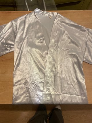 Kimono con camisón de tirantes a juego plateado