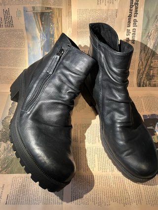 Botines de piel negros