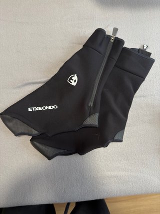 Cubrezapatillas Etxeondo  XXL talla 42 a 44