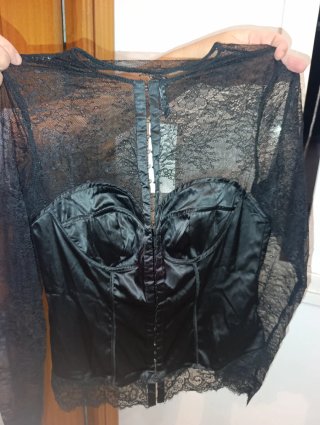Top de encaje negro