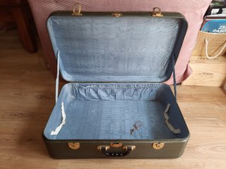 Maleta vintage, años 60, bonito interior 66 x 43cm