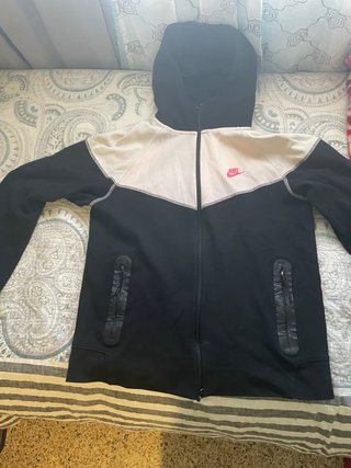 Chaqueta Nike Negra y Beige