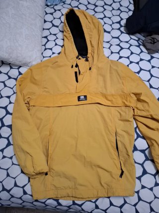 Anorak Bershka Amarillo