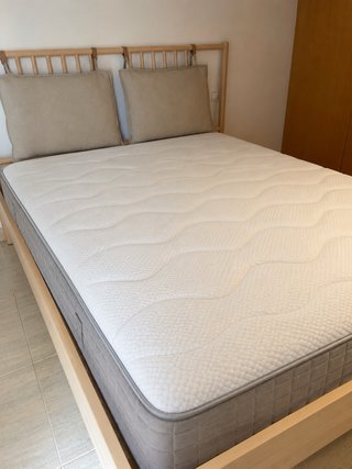 Cama de matrimonio IKEA de madera