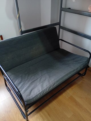 Sofá cama con estructura metálica