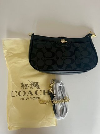 Bolso Coach Negro con Cadena Dorada