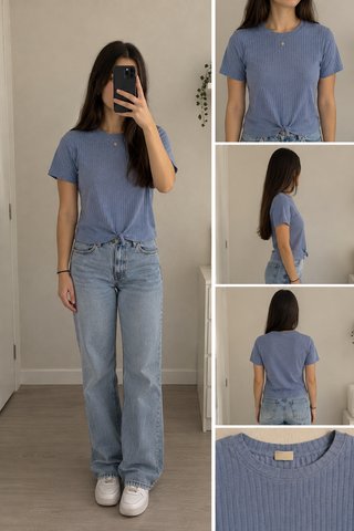 Camiseta azul de canalé con nudo delantero