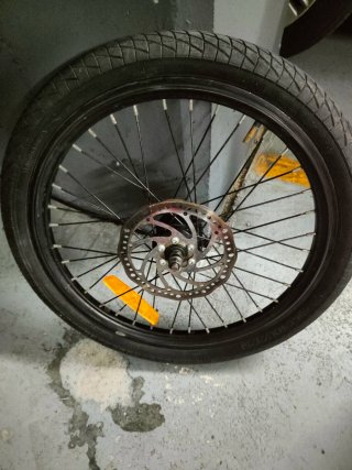 Rueda de 20 pulgadas con freno de disco