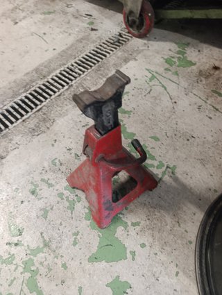 Caballete de apoyo para vehículos