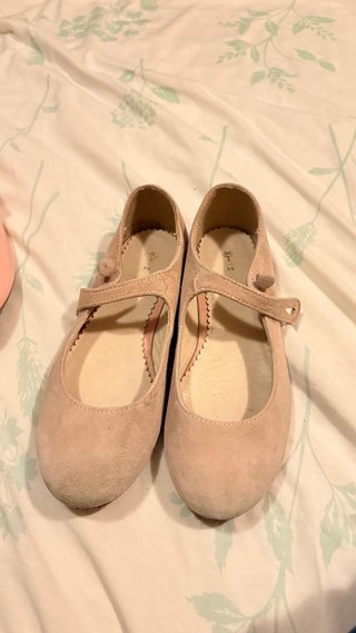 Zapatos tipo merceditas beige talla 39