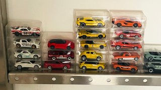 HOTWHEELS 3,20 euros cada uno