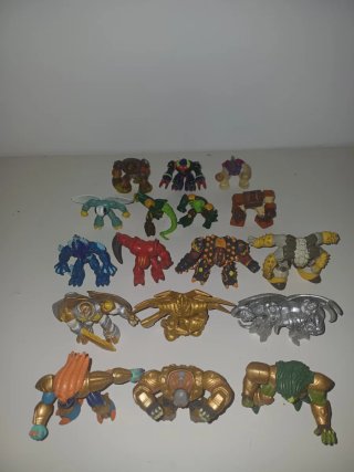 Lote de 17 figuras Gormiti