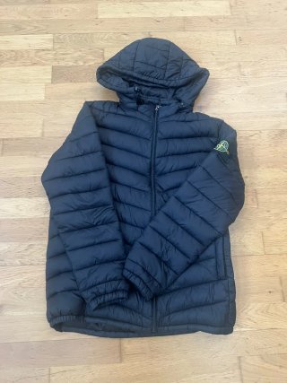Abrigo de plumas Stone Island negro