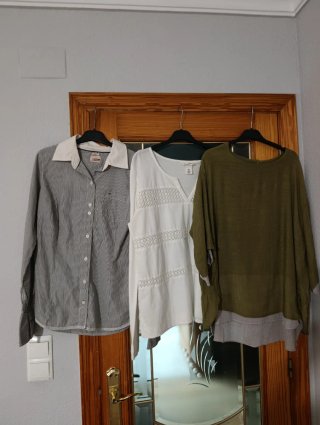 Lote de 1 camisa y 2 túnicas