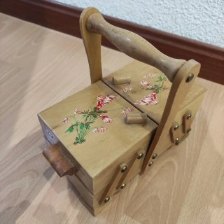 Caja de costura de madera