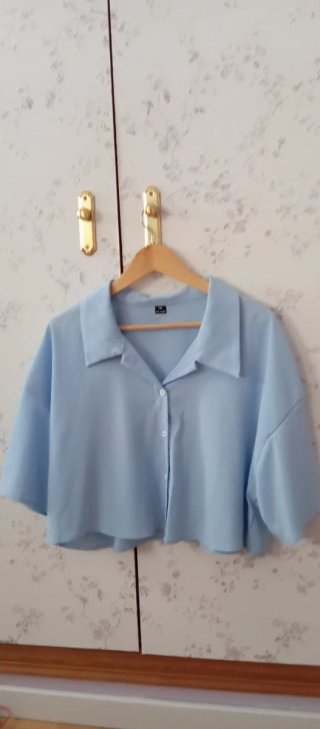 Blusa azul de manga corta
