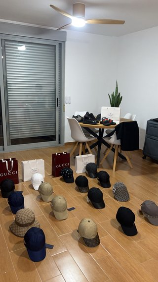 Colección de Gorras Variadas