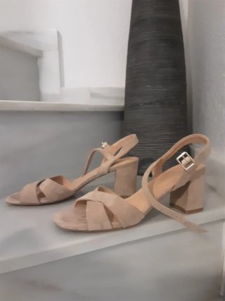 Sandalias de tacón beige