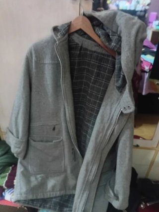 Abrigo de paño gris con capucha Talla XL