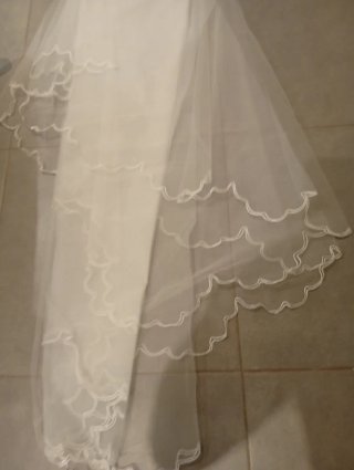 Velo de Novia con Bordes Ondulados