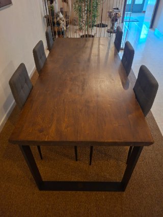 Mesa de Madera Maciza y hierro.
