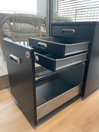 Archivador de escritorio negro