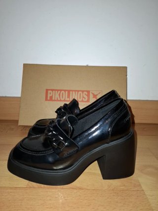 Mocasines Negros con Tacón Pikolinos
