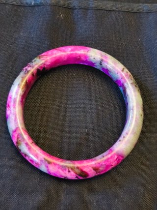 Pulsera jade reina Victoria media caña buen tamaño